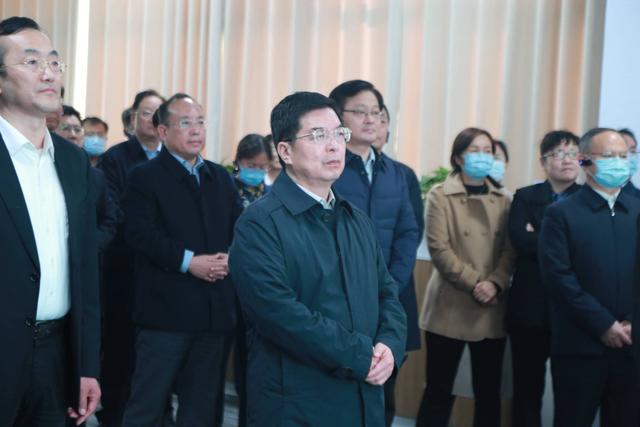 觀摩市中區(qū)中海生物微生物培養(yǎng)基、診斷試劑生產(chǎn)項(xiàng)目。